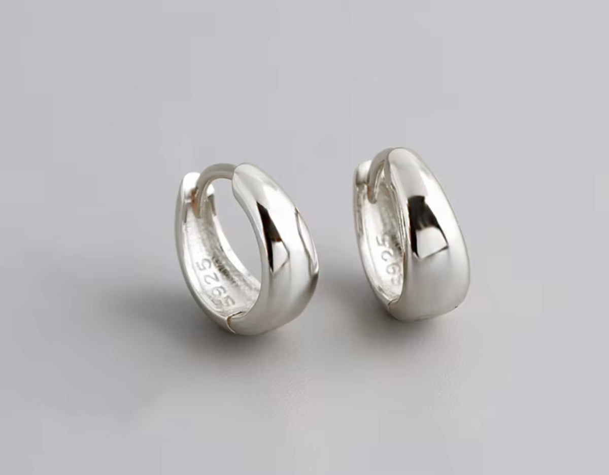 Minimalist Huggie Hoop Earrings in 925 Sterling Silver, 6mm to 12mm