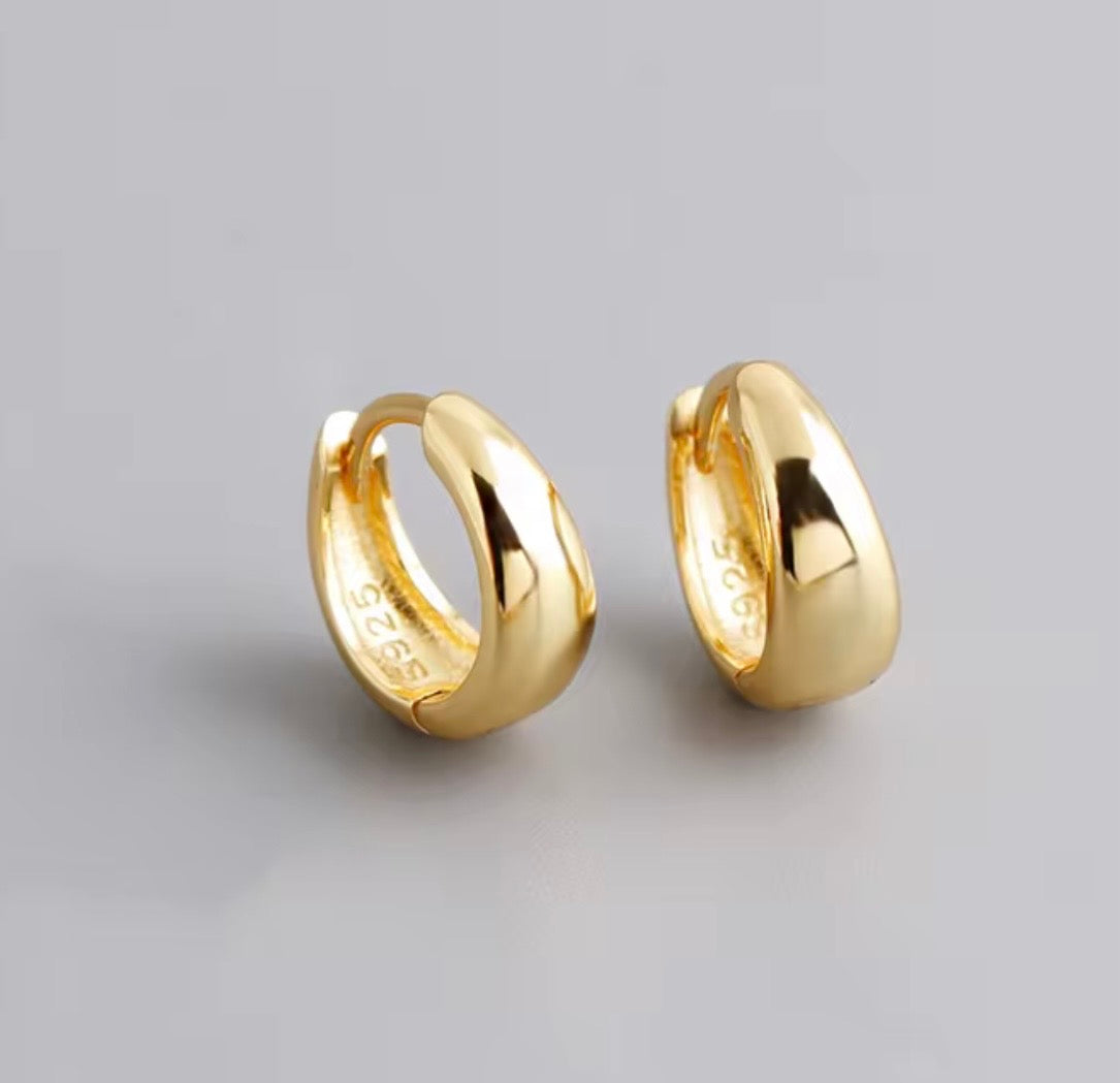 Minimalist Huggie Hoop Earrings in 925 Sterling Silver, 6mm to 12mm
